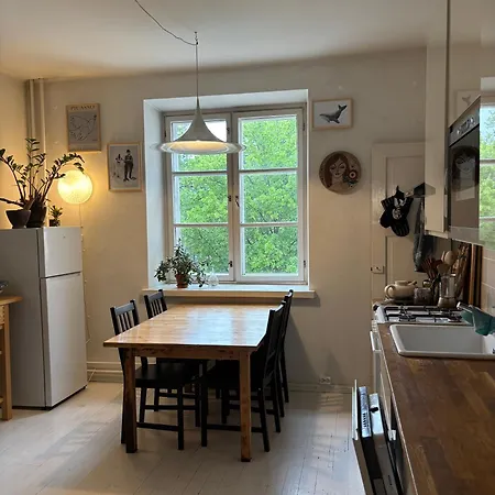 Cozy Two-bedroom Close To The Center
